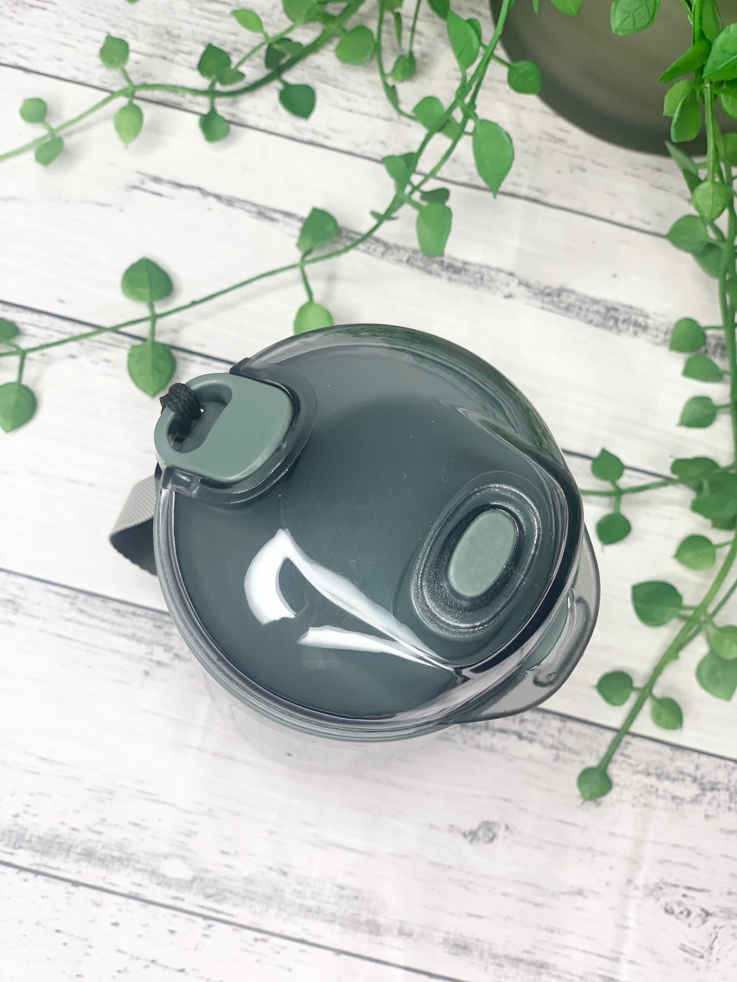 400ml Strap Shaker Bottle Protein Sport Fitness with Shaker with strainer Black