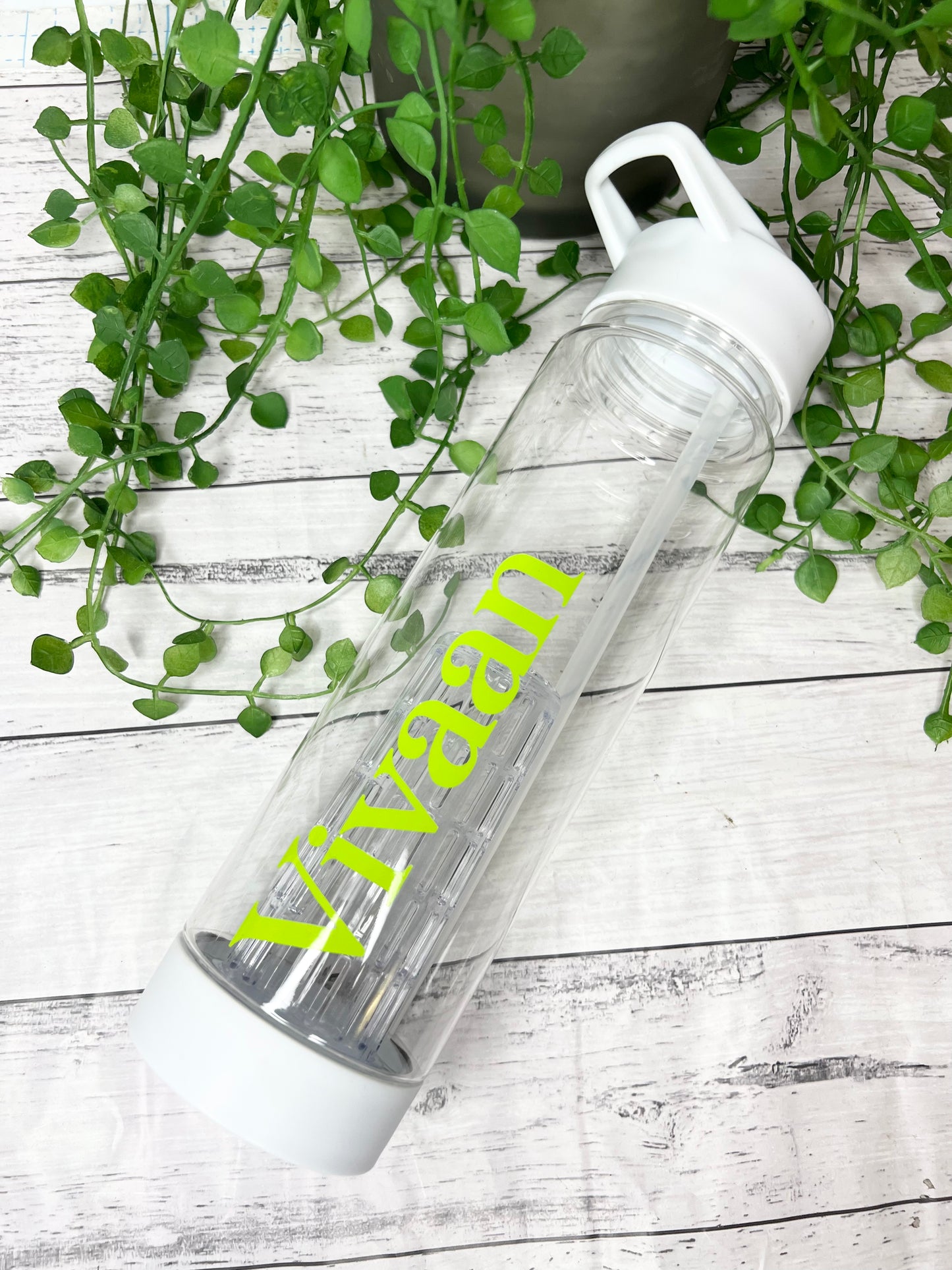 700ml water drink bottle with flip straw with infuser inside