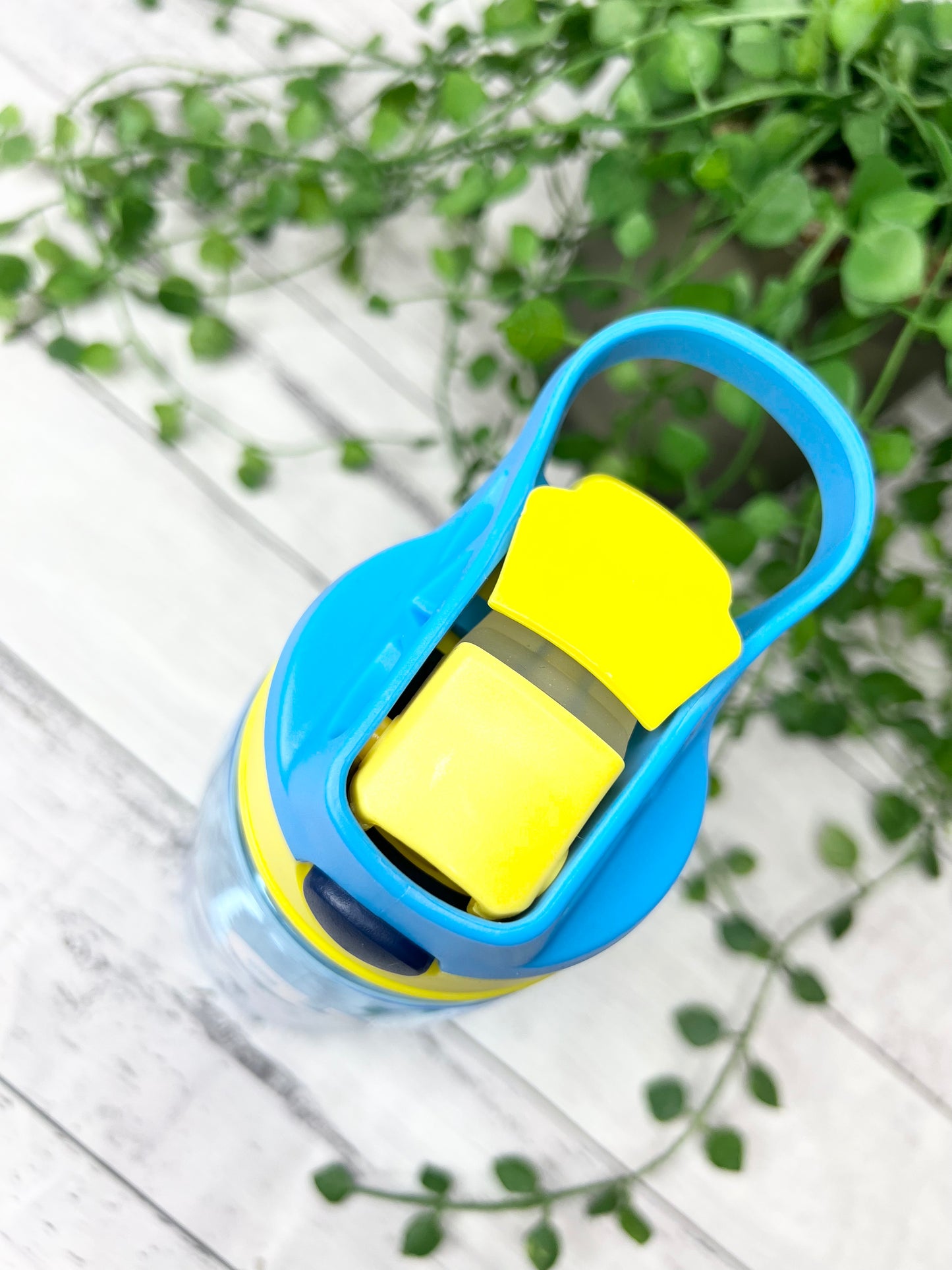 Blue 450ml kids drink water bottle with flip straw inside
